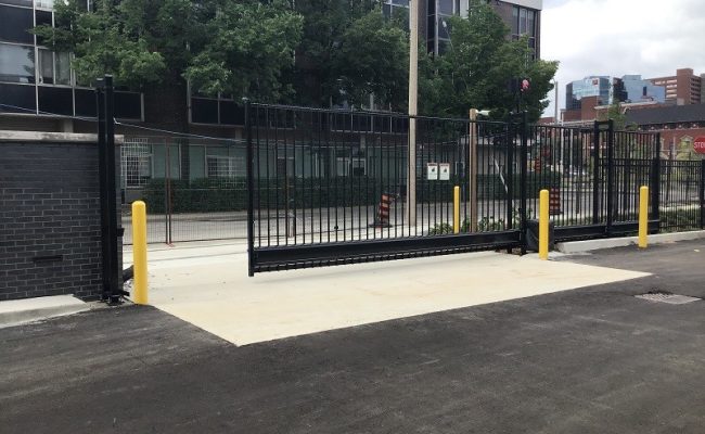 Commercial sliding gate